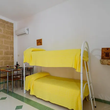 Domus Mea Salento Arazzo Giallo * أُجينتو